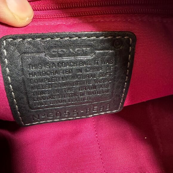 Black Vintage Coach Purse [Item 0056] - Picture 7 of 9